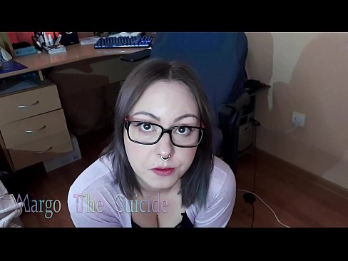 ❤️ Ọmọbinrin ti o ni gbese pẹlu awọn gilaasi buruja Dildo jinna lori Kamẹra Ohun onihoho ti ile  ❌❤