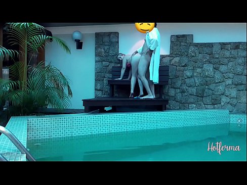 ❤️ Oga pe iranṣẹbinrin si awọn pool, sugbon ko le koju kan gbona Ohun onihoho ti ile  ❌❤